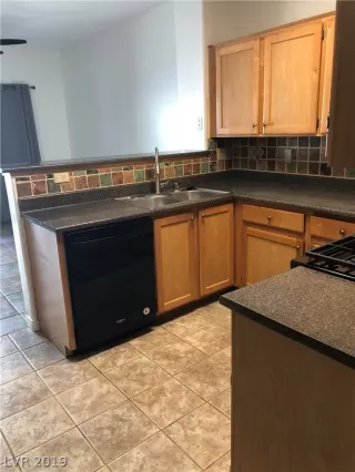 Photo #5: 2111464 Listing 