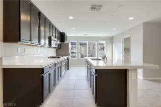 Photo #4: 2111483 Listing