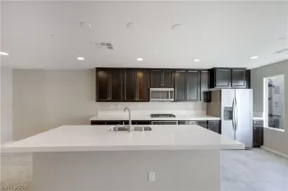 Photo #5: 2111483 Listing