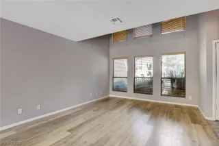 Photo #5: 2111634 Listing