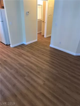 Photo #5: 2111789 Listing 