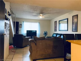 Photo #5: 2111802 Listing