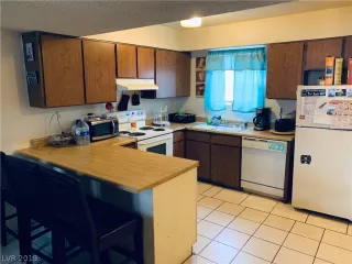 Photo #6: 2111802 Listing