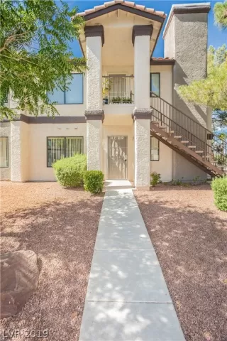 Photo #4: 2111806 Listing