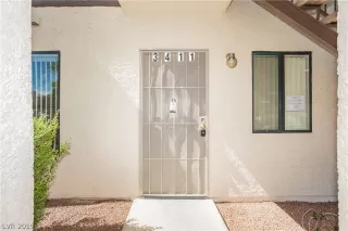 Photo #5: 2111806 Listing