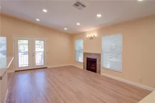 Photo #2: 2111828 Listing 