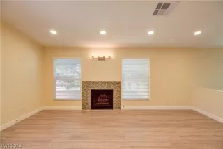 Photo #4: 2111828 Listing 