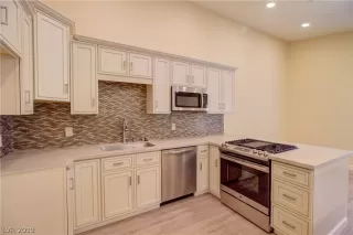 Photo #5: 2111828 Listing 