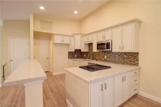 Photo #6: 2111828 Listing 