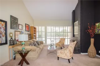 Photo #6: 2111842 Listing