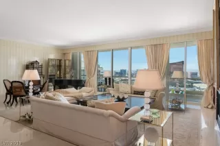 Photo #4: 2111843 Listing