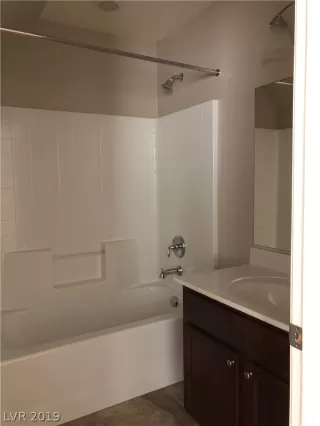 Photo #4: 2111932 Listing 