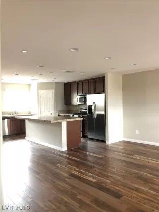 Photo #6: 2111932 Listing 