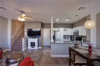 Photo #2: 2111953 Listing