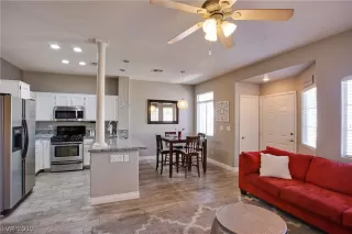 Photo #5: 2111953 Listing