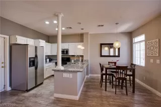 Photo #6: 2111953 Listing