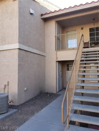 Photo #1: 2111975 Listing