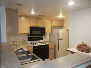 Photo #6: 2111975 Listing