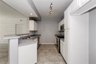 Photo #1: 2111976 Listing