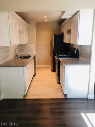 Photo #2: 2111985 Listing