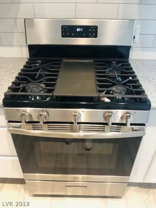 Photo #4: 2111985 Listing