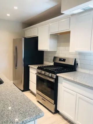 Photo #5: 2111985 Listing