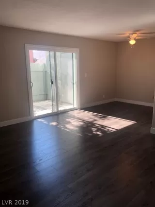 Photo #6: 2111985 Listing