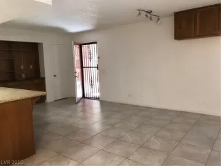 Photo #2: 2111986 Listing