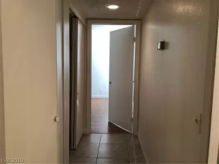 Photo #6: 2111986 Listing