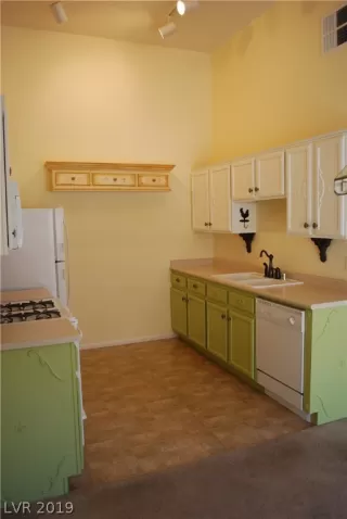 Photo #5: 2112073 Listing