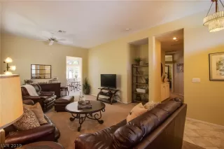 Photo #6: 2112112 Listing