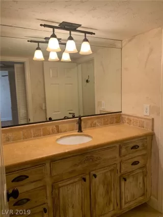 Photo #6: 2112131 Listing 