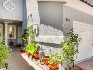 Photo #2: 2112140 Listing 