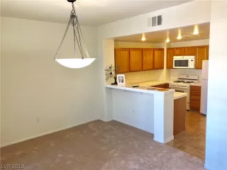 Photo #4: 2112178 Listing