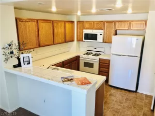 Photo #5: 2112178 Listing