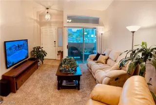 Photo #4: 2112255 Listing
