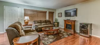 Photo #5: 2112329 Listing