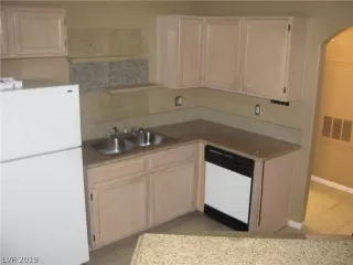 Photo #3: 2112344 Listing