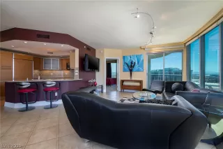 Photo #2: 2112412 Listing 