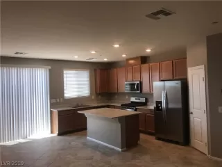 Photo #2: 2112425 Listing