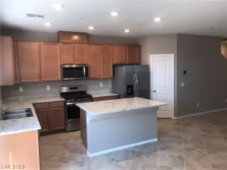 Photo #3: 2112425 Listing