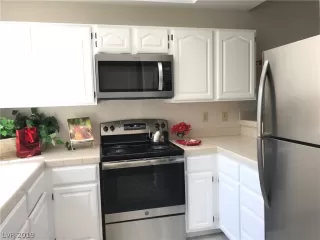 Photo #2: 2112526 Listing