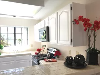 Photo #3: 2112526 Listing