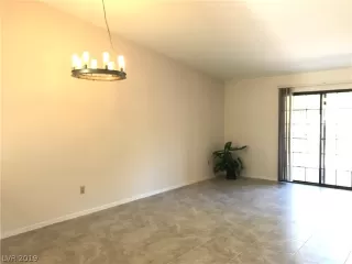 Photo #4: 2112526 Listing