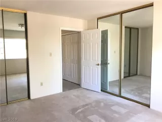 Photo #6: 2112526 Listing