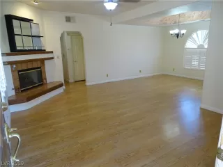 Photo #2: 2112529 Listing 