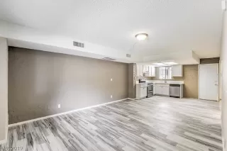 Photo #4: 2112530 Listing