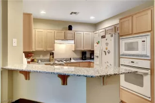 Photo #6: 2112542 Listing