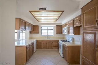 Photo #4: 2112603 Listing