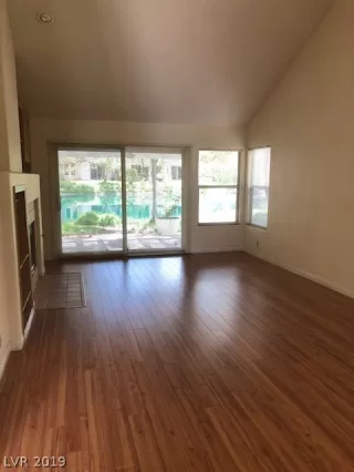 Photo #6: 2112627 Listing 